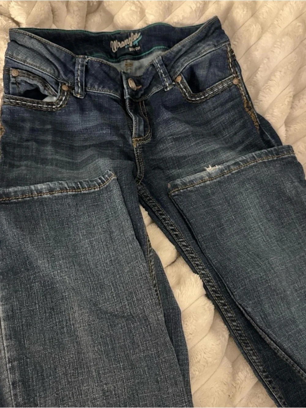 Wrangler Women’s Blue Bootcut Jeans with Embroidered Back Pockets - Picture 2 of 2